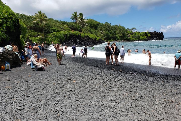 Small-Group Road to Hana Adventure Tour with Pickup & Lunch