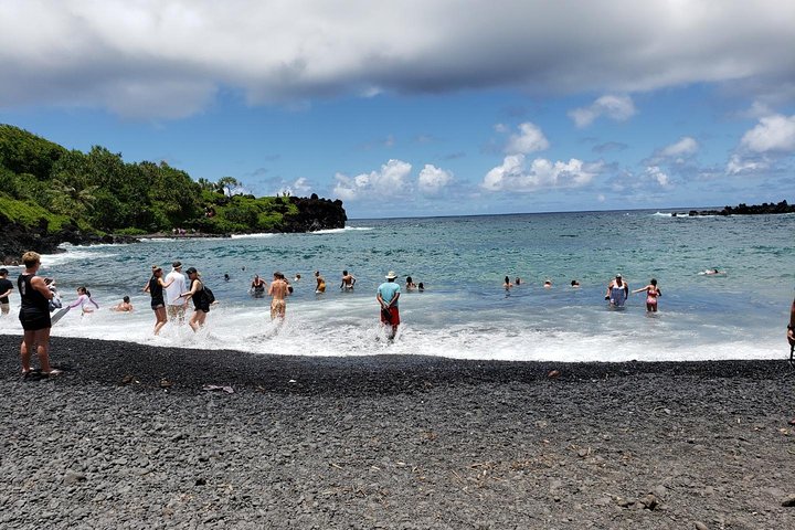 Small-Group Road to Hana Adventure Tour with Pickup & Lunch