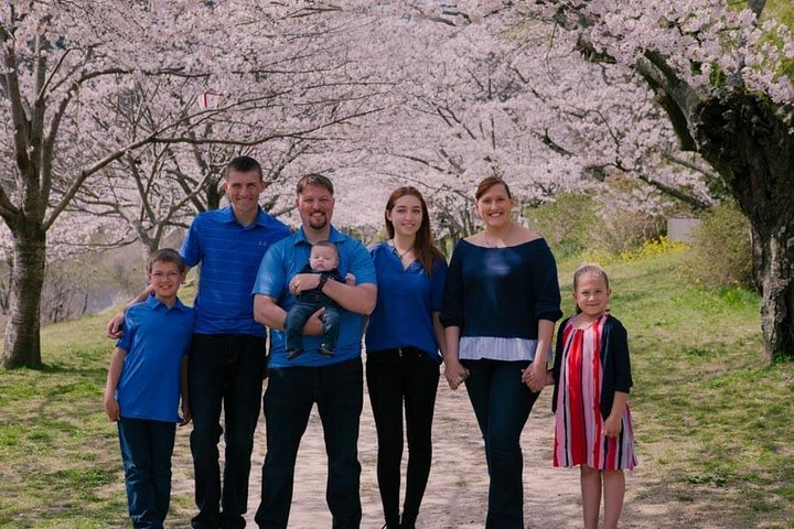 Private Photo Session with a Local Photographer in Iwakuni