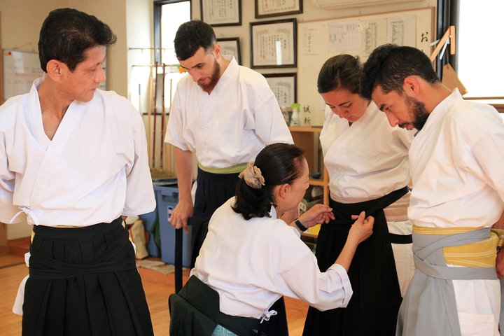 Tokyo:Samurai sword and archery class from a samurai descendant