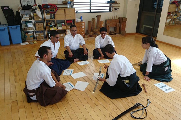 Tokyo:Samurai sword and archery class from a samurai descendant