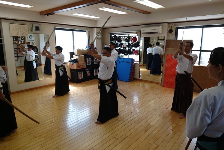 Tokyo:Samurai sword and archery class from a samurai descendant