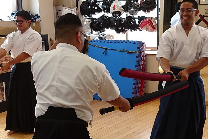 Tokyo:Samurai sword and archery class from a samurai descendant