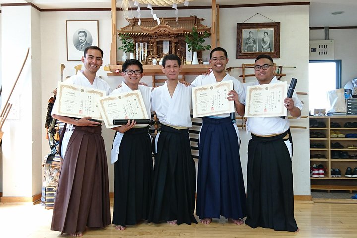 Tokyo:Samurai sword and archery class from a samurai descendant