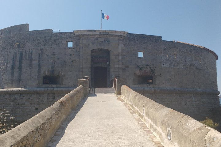 Guided Tour in Toulon: Port & Old City