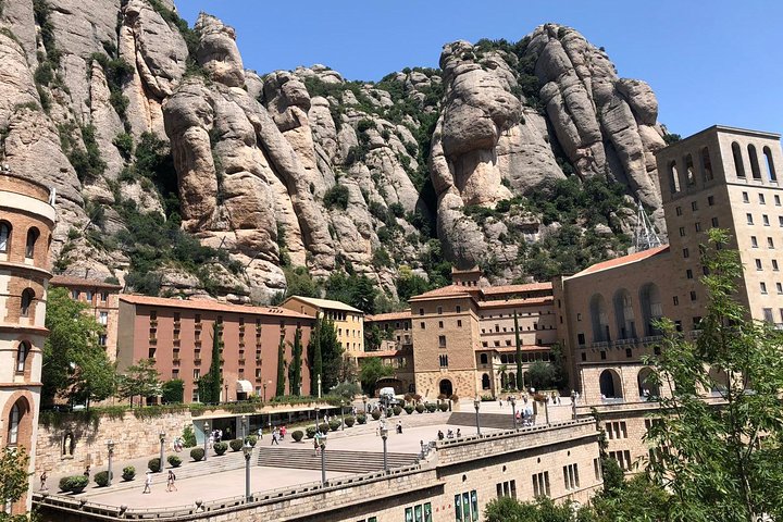 Barcelona to Montserrat Monastery: Tour, Transfers & Basilica