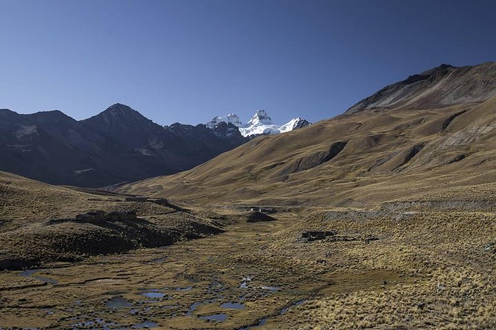 CONDORIRI Mountain 5650m. 2 DAYS 1 NIGHT. TREKKING. English guide. Shared Tour