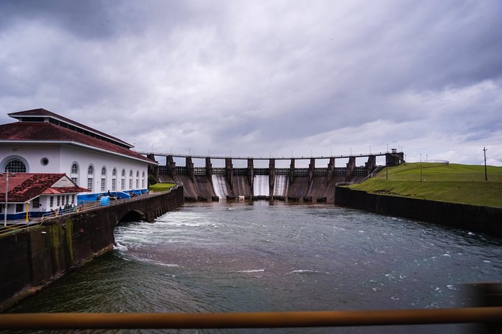Ocean to Ocean Combo: Canal Boat Ride, Locks, Fort San Lorenzo