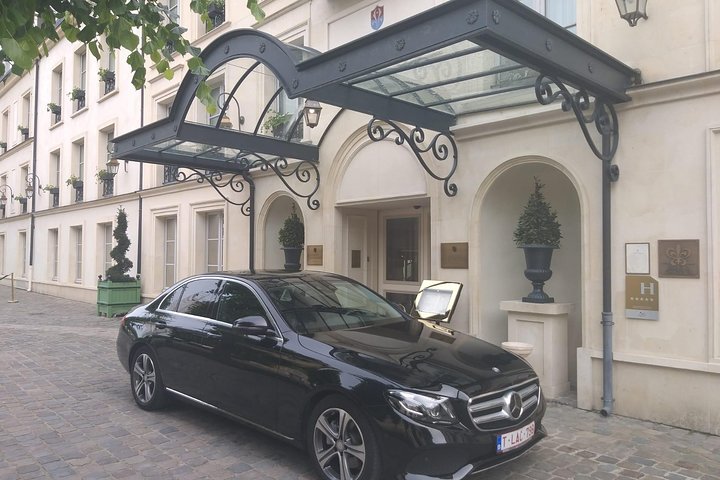 Private Transfer from Brussels to Amsterdam stopping in De Haar Castle
