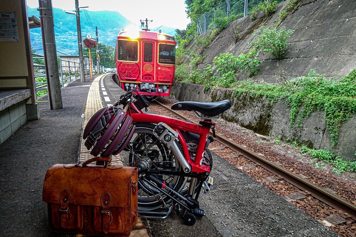 Iya Valley BROMPTON Slow Cycling Tour