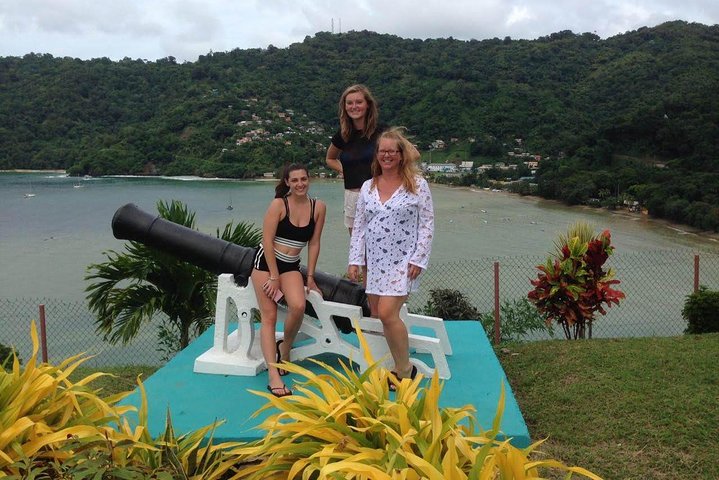 Full Island Tour (Including Lunch & Snorkeling)