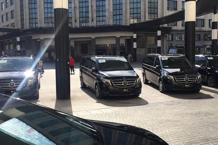 Private Transfer from Brussels to Amsterdam stopping in De Haar Castle