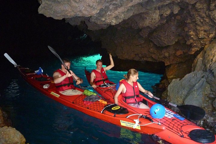 Private Tour explore Vulcano Island by Kayak & Coasteering