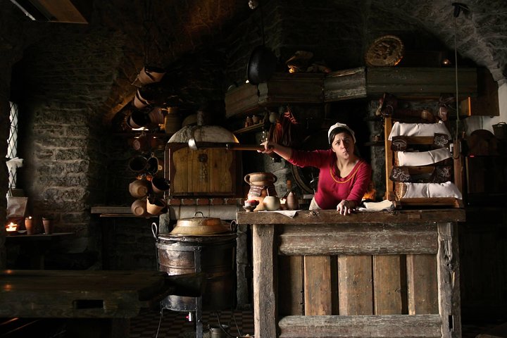 Estonian food, drinks and history tour