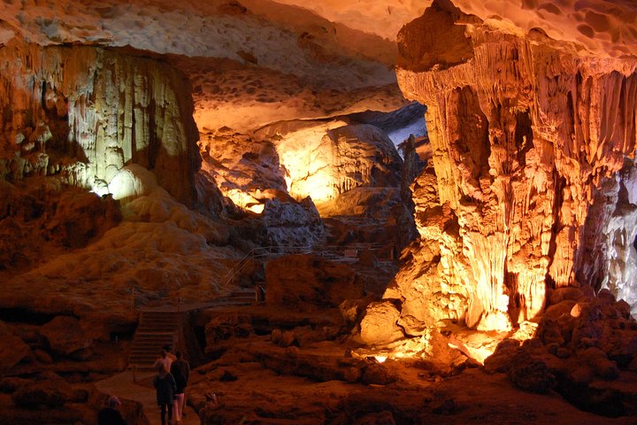 DELUXE SMALL Group : PHONG NHA CAVE And PARADISE CAVE Full Day Guided Tour