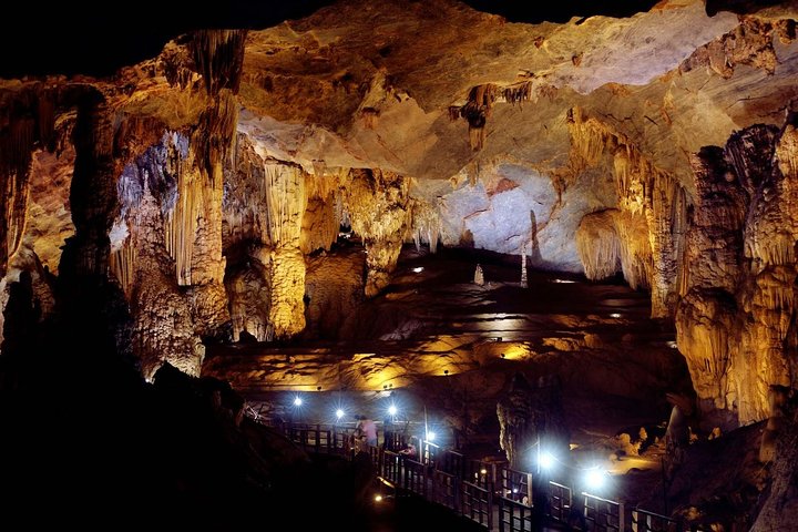 DELUXE SMALL Group : PHONG NHA CAVE And PARADISE CAVE Full Day Guided Tour