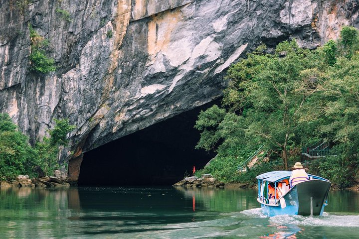 DELUXE SMALL Group : PHONG NHA CAVE And PARADISE CAVE Full Day Guided Tour