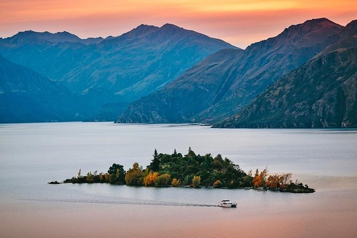 Lake Wanaka 1-Hour Cruise Including Wine and Cheese