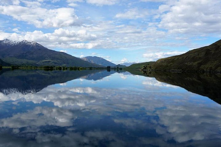 Lake Wanaka 1-Hour Cruise Including Wine and Cheese