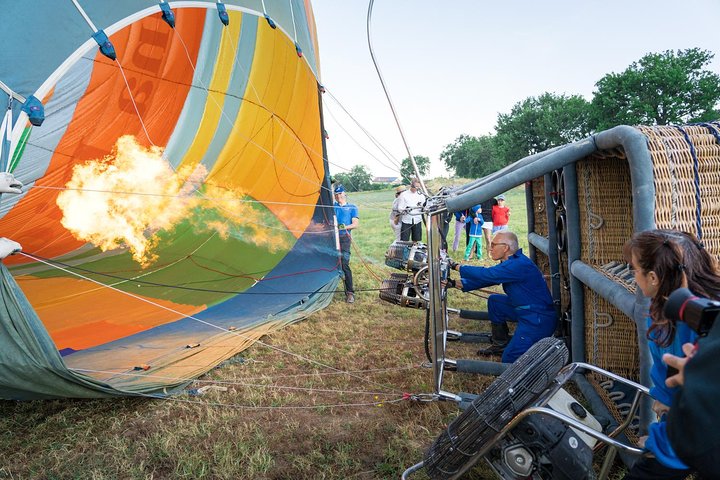 Professional hot air balloon rides at Assisi, Trasimeno in Umbria