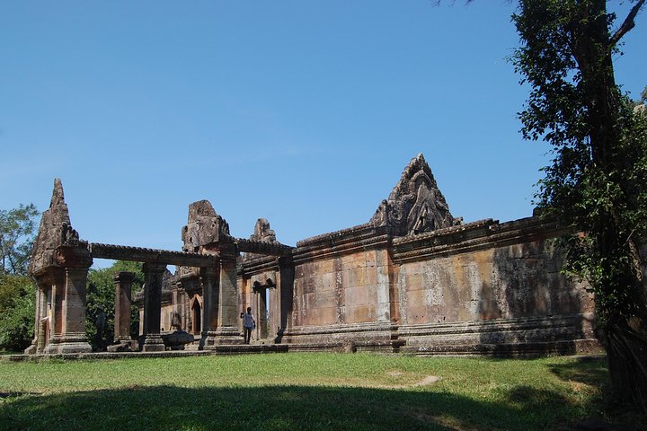 Private tour to Koh ker and Preah Vihear temple from Siem Reap