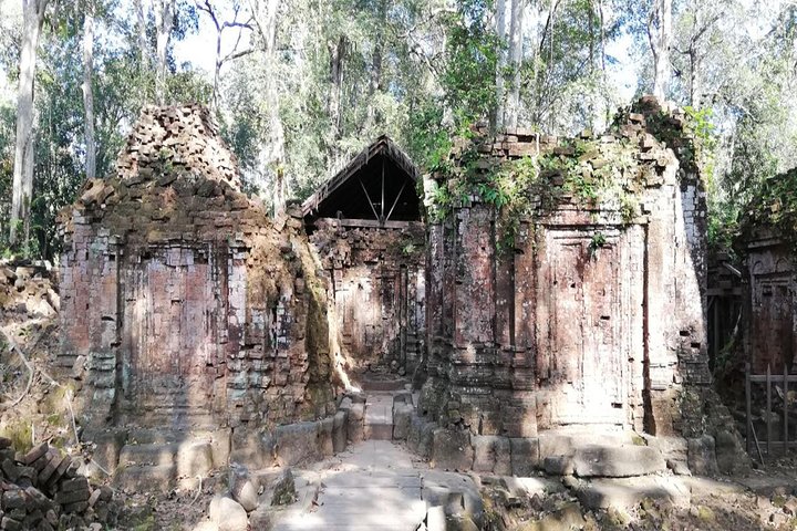 Private tour to Koh ker and Preah Vihear temple from Siem Reap