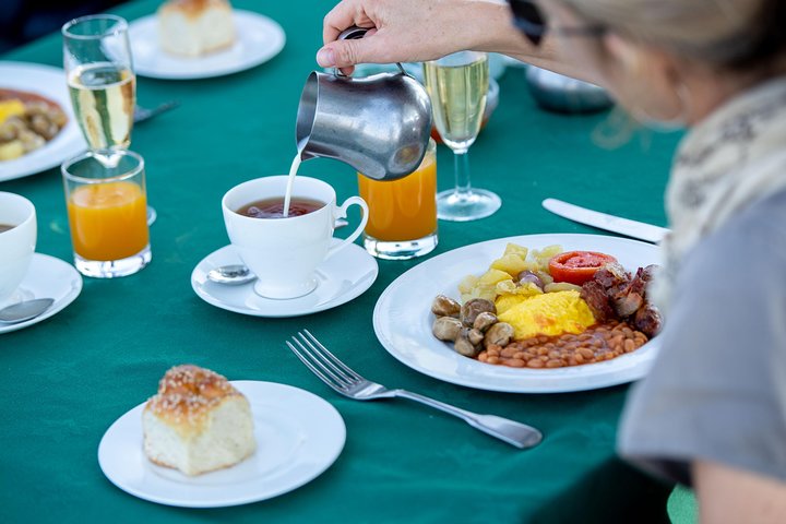 Serengeti Balloon Safari and authentic bush breakfast