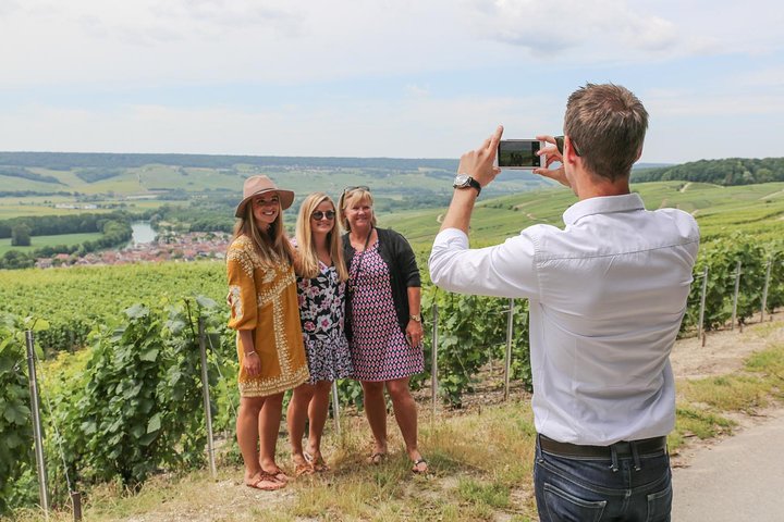 Small Group - Half Day Champagne Tour - Visit of 2 Small Producers/Growers