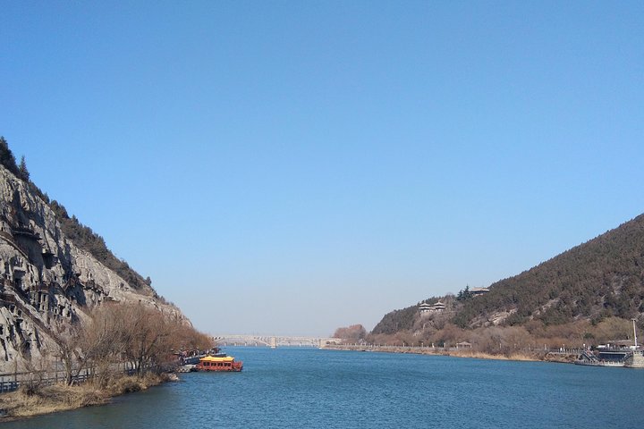 Private Luoyang Day Tour: Longmen Grottoes and White Horse Temple