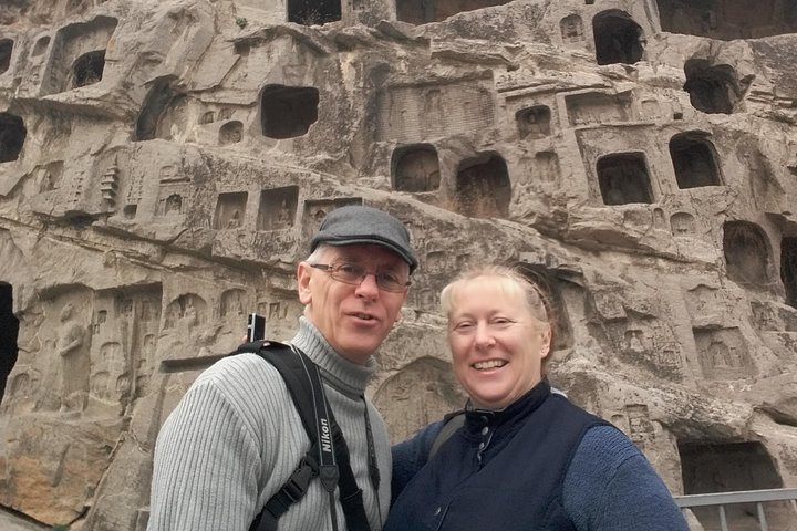 Private Luoyang Day Tour: Longmen Grottoes and White Horse Temple