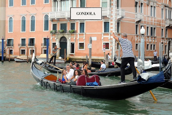 Venice's Best: Basilica, Doge's Palace, Gondola & History Gallery