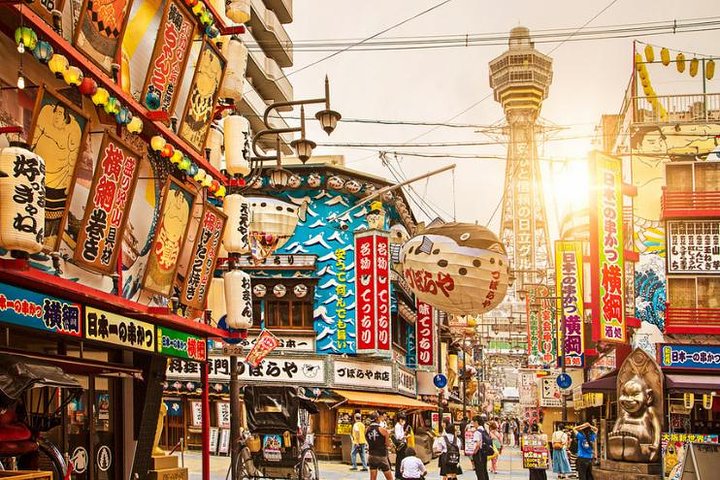 Osaka Food Tour: 15 Delicious Dishes & 3 drinks at 5 Eateries
