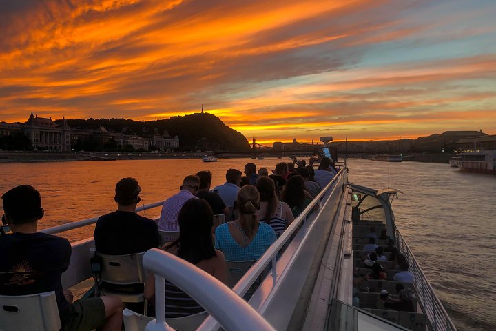 Budapest Danube River Sightseeing Night Cruise with Drink