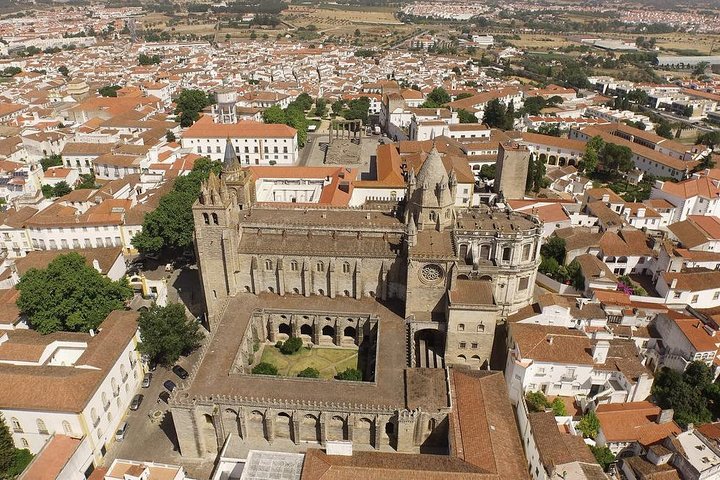 Private Tour: Evora, Elvas and Badajoz (Spain) day trip from Lisbon