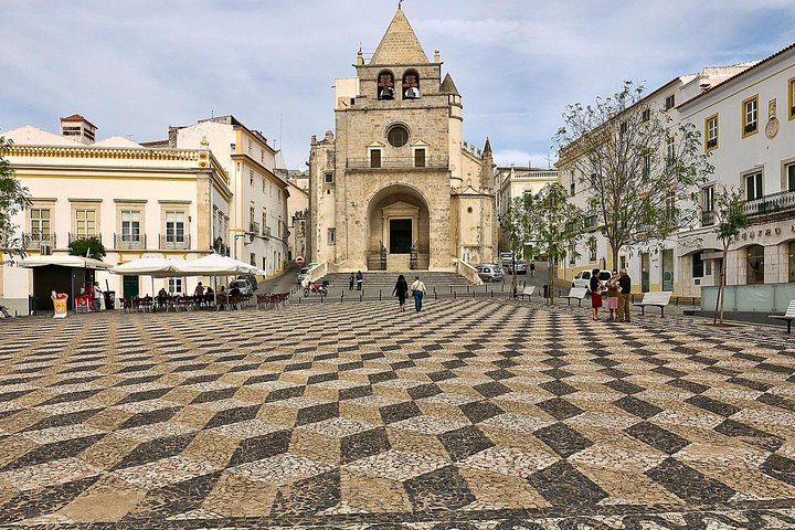 Private Tour: Evora, Elvas and Badajoz (Spain) day trip from Lisbon