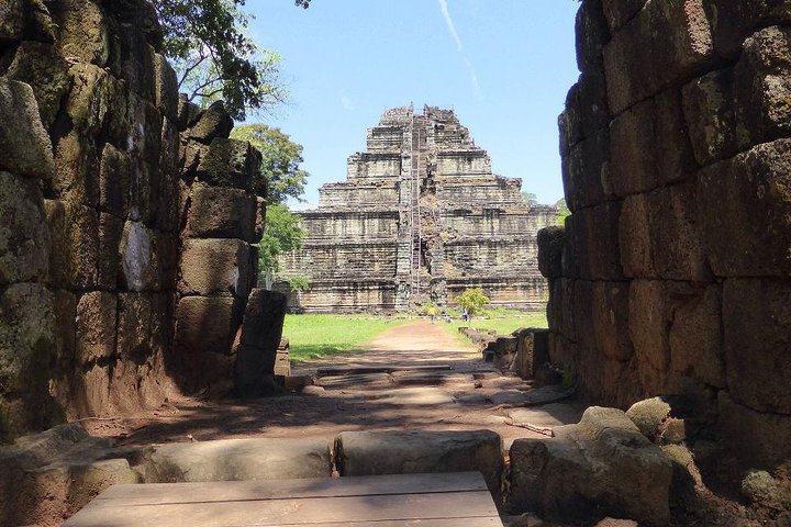 Preah Vihear, Koh Ker & Beng Mealea Tour