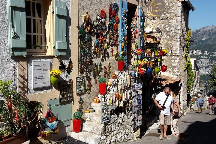 Private tour by private car: Grasse, Cannes, Antibes
