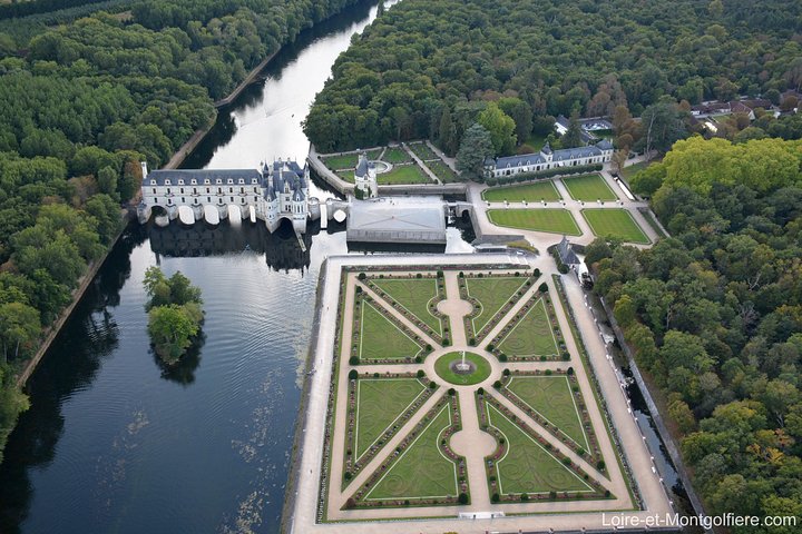 Hot Air Balloon Flight over the castle of Chenonceau / France