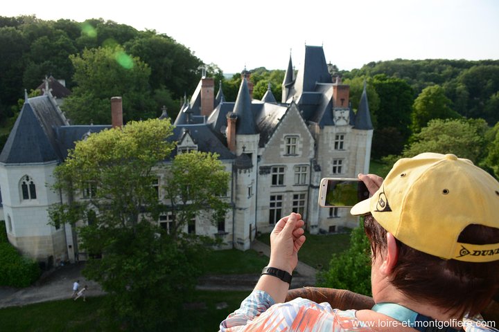Hot Air Balloon Flight over the castle of Chenonceau / France