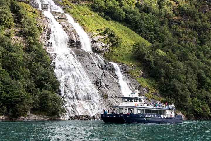 Fjordcruise Ålesund Geirangerfjord T/R