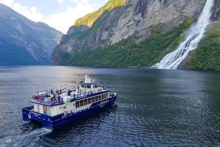 Fjordcruise Ålesund Geirangerfjord T/R