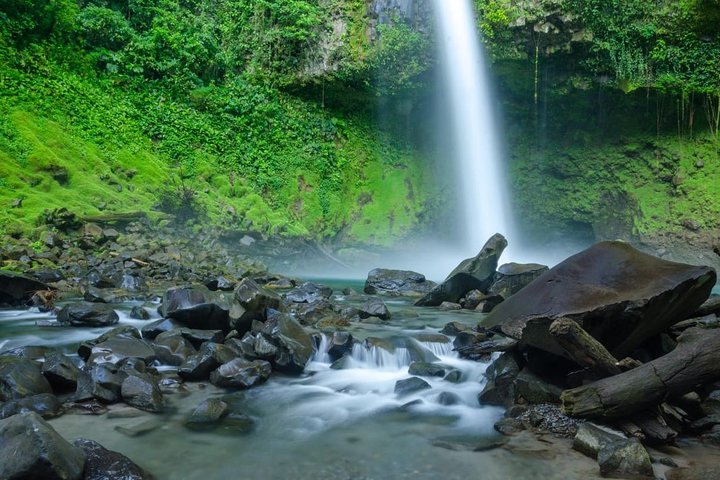 La Fortuna Waterfall, Hanging Bridges, Arenal Volcano Combo Tour