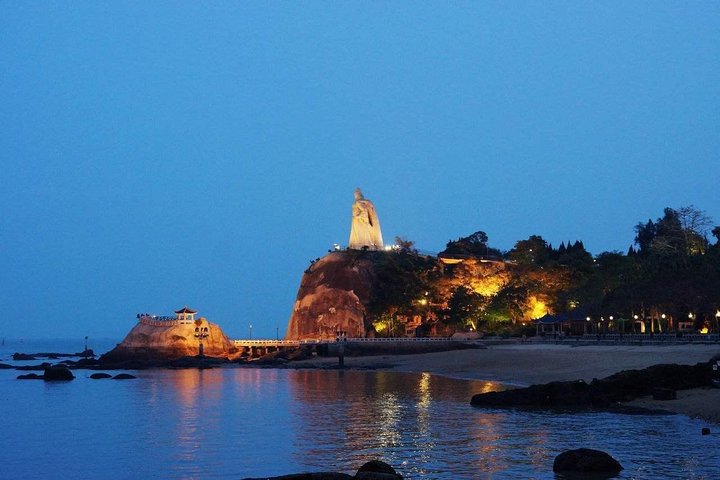 A Night Tour to Xiamen Gulang Island