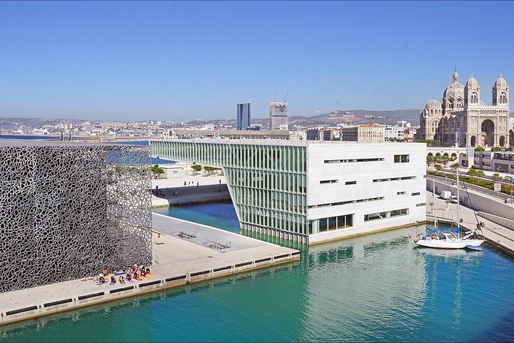 Private transfer by car: Airport from / to the City or Port of Marseille
