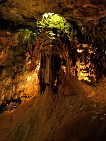 Cueva De Valbecausero from León