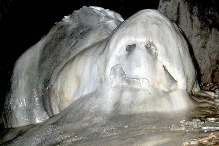 Cueva De Valbecausero from León