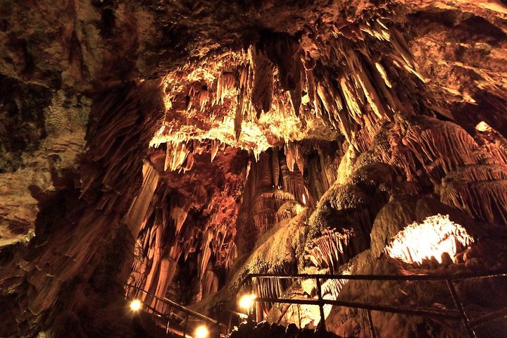 Cueva De Valbecausero from León