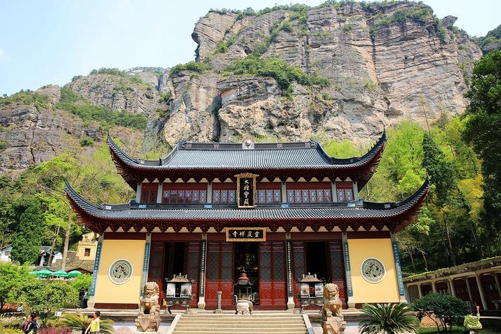 One day private tour to Wenzhou Yandang Mountain World Geopark with Lunch