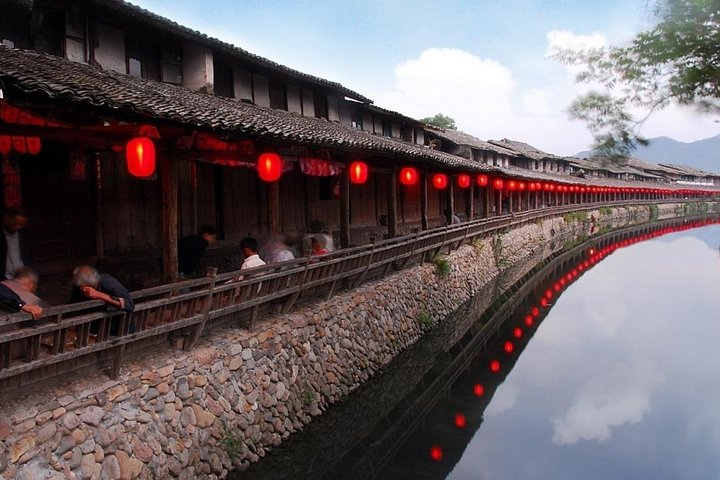 Private tour to Nan Xi river bamboo rafting and Lishui old street
