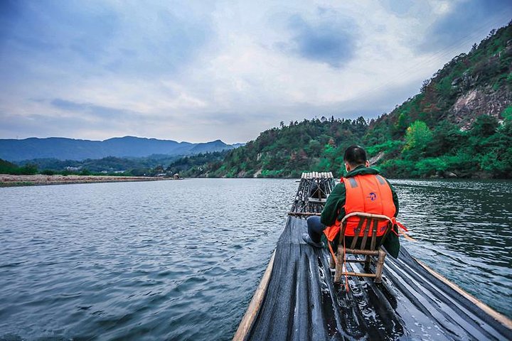Private tour to Nan Xi river bamboo rafting and Lishui old street